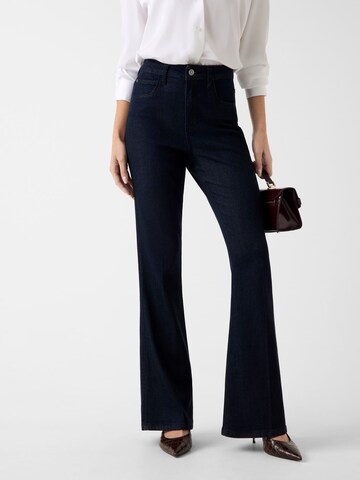GUESS Tapered Jeans in Blue: front