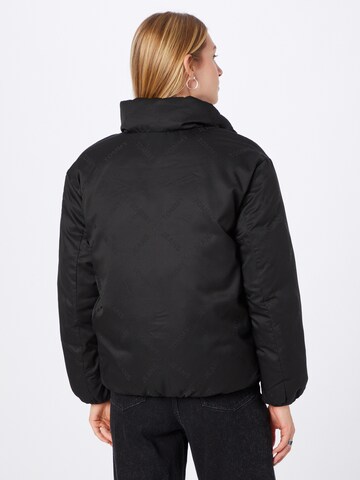 Tommy Jeans - Chaqueta de entretiempo en negro