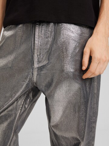 BershkaLoosefit Traperice - siva boja