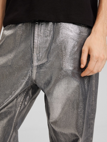 Loosefit Jeans di Bershka in grigio