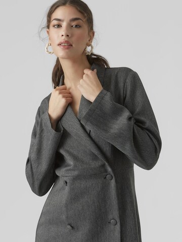 Robe VERO MODA en gris