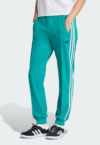 ADIDAS ORIGINALS - Tapered Pantalón 'FC Liverpool Terrace Icons' en verde: frente