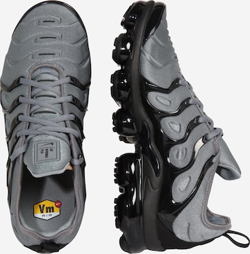 Nike Sportswear - Sapatilhas baixas 'AIR VAPORMAX PLUS' em cinzento