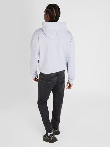 Tommy Jeans Regular Jeans 'DAD TAPERED' in Zwart