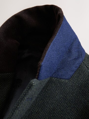 Next Mantel in Grün