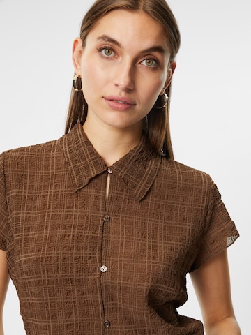 Camicia da donna 'Selma' di WEEKDAY in marrone