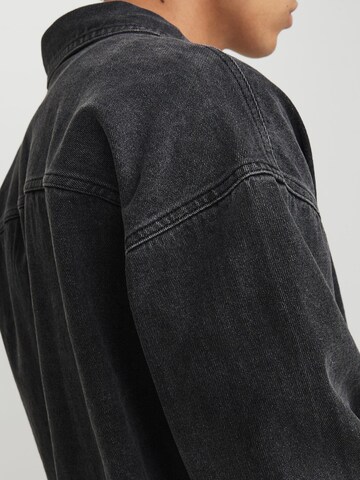 JACK & JONES Mugav suurus Triiksärk 'JORSantorini', värv must