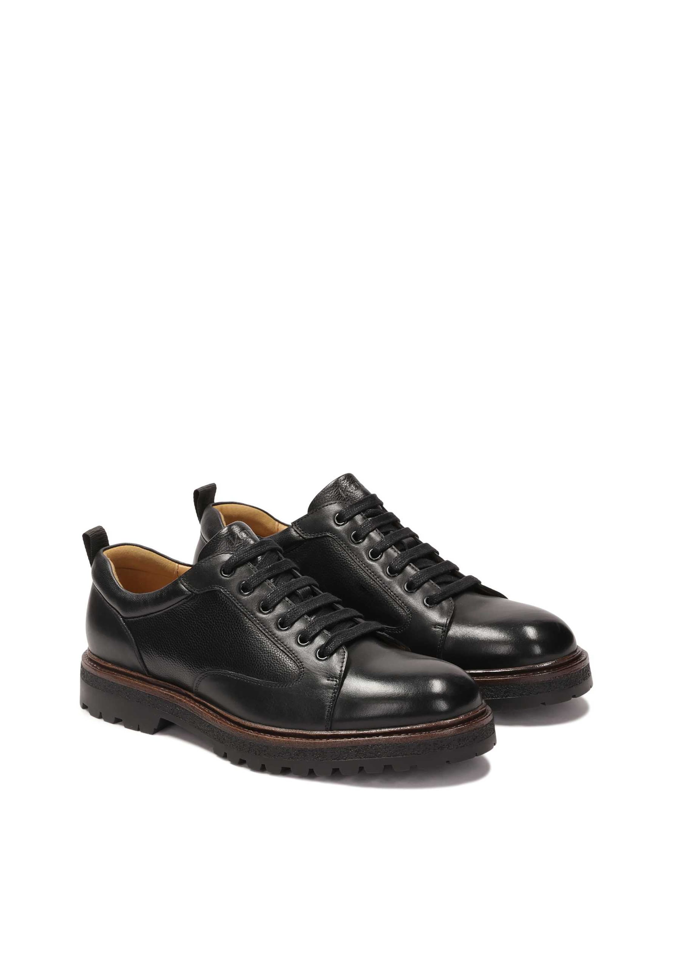 Scarpa stringata di Kazar in nero
