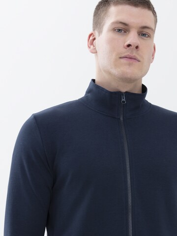 Veste de survêtement 'Enjoy' Mey en bleu