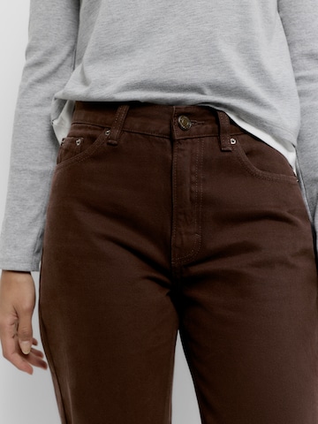 Pull&Bear Tapered Jeans i brun