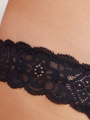 INTIMISSIMI Slip in Schwarz