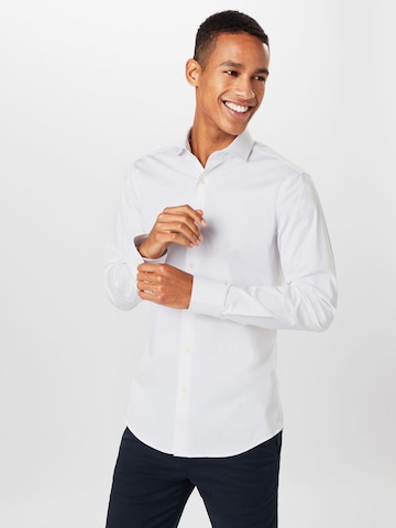 Coupe slim Chemise 'FARRELL 5' Tiger of Sweden en blanc : devant