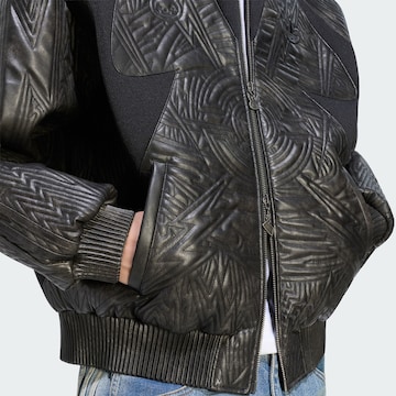 ADIDAS ORIGINALS Jacke 'Pokémon' in Schwarz