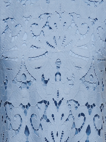 ONLY Carmakoma - Blusa en azul