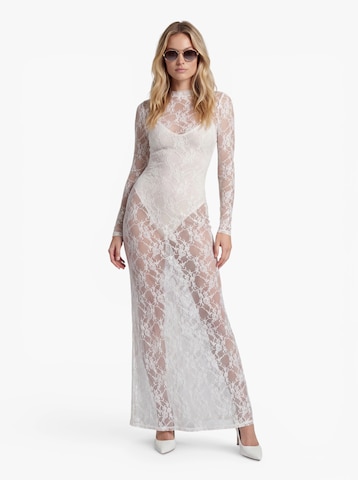Rochie de la Hoermanseder pe alb: față