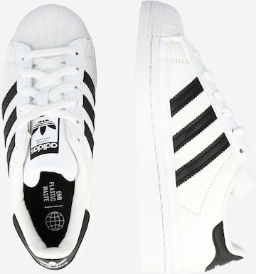 ADIDAS ORIGINALS Sneaker 'Superstar' i vit