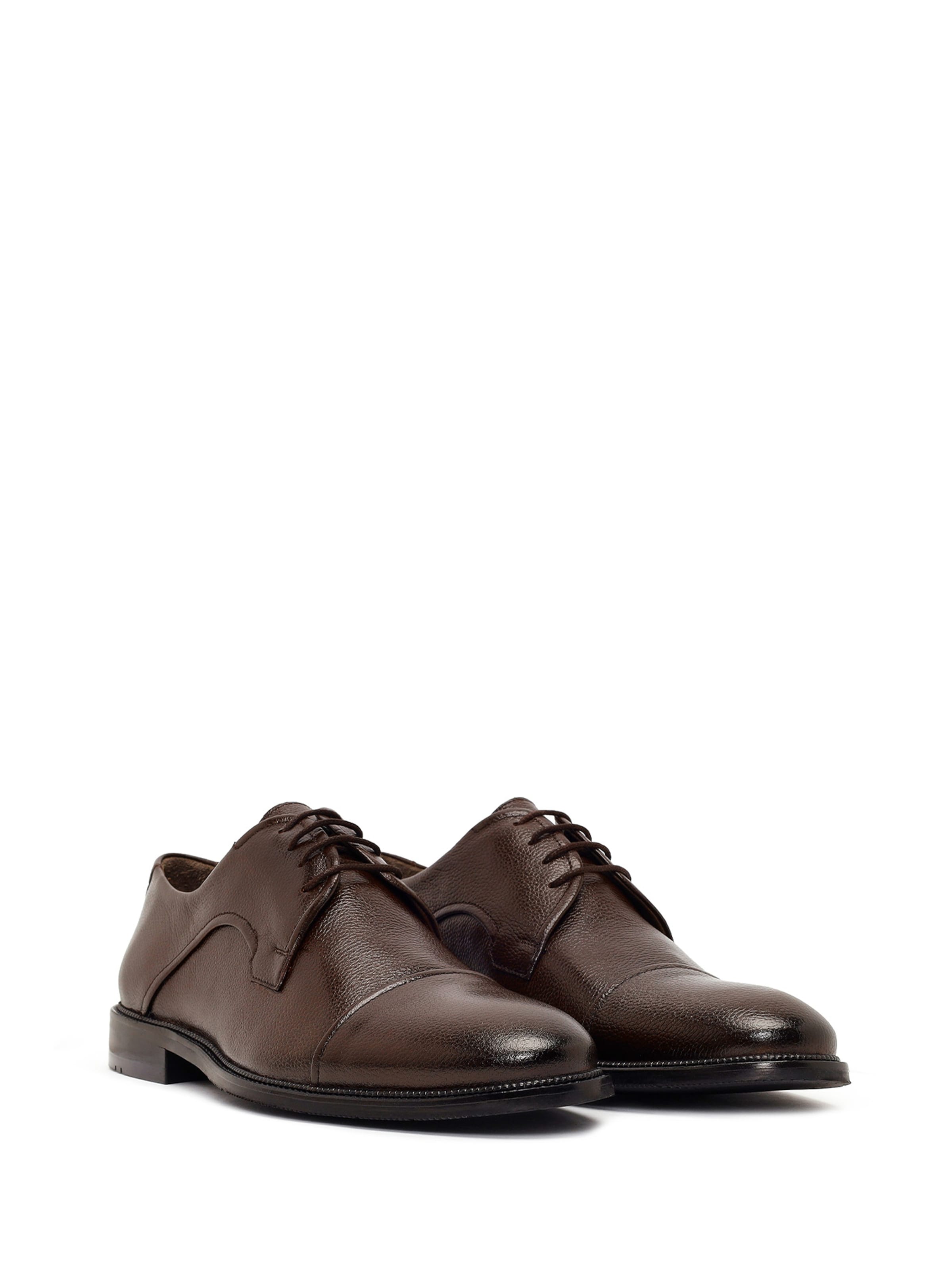 Scarpa stringata di Derimod in marrone