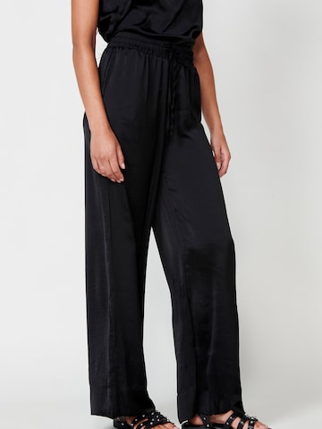 Loosefit Pantaloni di KOROSHI in nero: frontale
