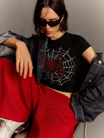 Bershka Тениска в черно: отпред