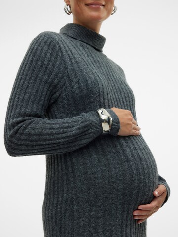 Rochie tricotat de la MAMALICIOUS pe gri