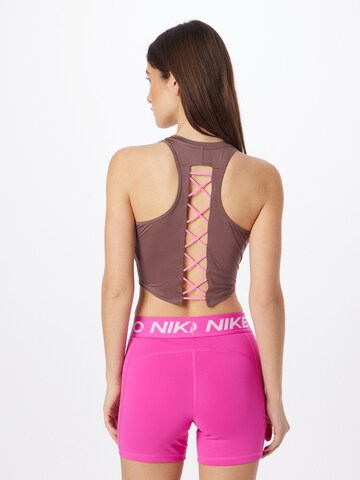 NIKE - Top deportivo en lila