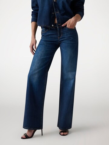 GUESS Regular Jeans in Blau: Vorderseite