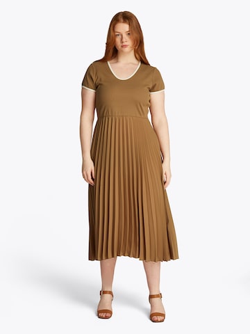 Tommy Hilfiger Curve Φόρεμα σε καφέ: μπροστά