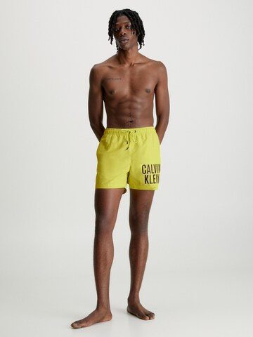 Shorts de bain 'Intense Power' Calvin Klein Swimwear en jaune