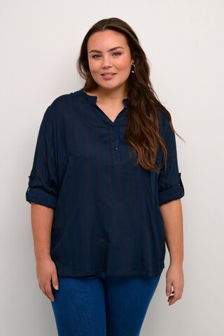 KAFFE CURVE - Blusa 'Sida' em azul: frente