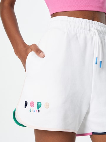 Pepe Jeans Regularen Hlače 'PEG' | bela barva