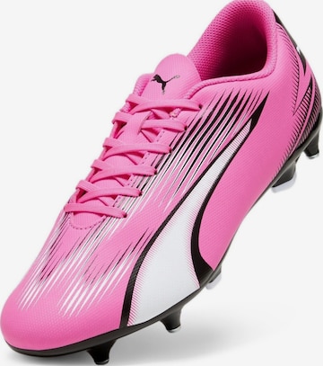 Chaussure de foot 'Ultra Play Mxsg' PUMA en rose : devant