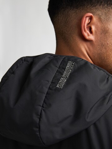 Petrol Industries Övergångsjacka i svart