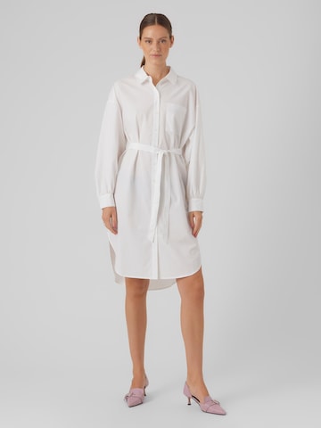 Robe-chemise 'Bea' VERO MODA en blanc