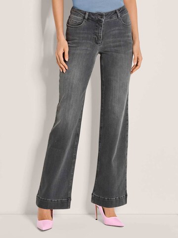 MADELEINE Loosefit Jeans in Grijs: voorkant