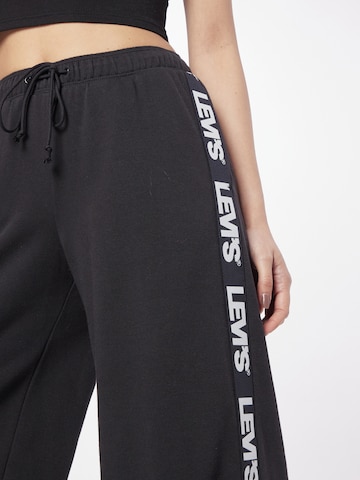 LEVI'S ® Loosefit Kalhoty 'GR Tape Low Rider Sweats' – černá