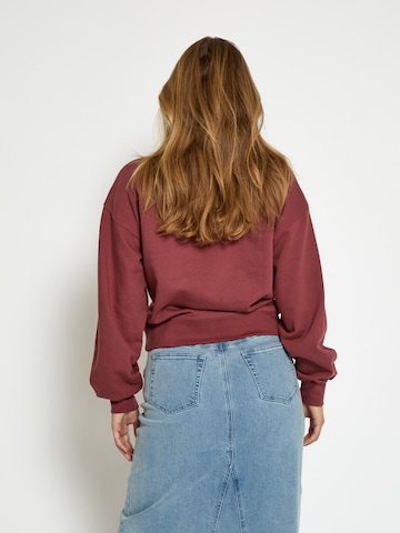minus Sweatshirt 'Maya' in Rot