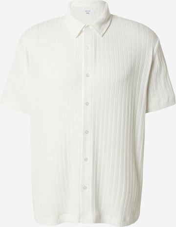 DAN FOX APPAREL جينز مريح قميص 'Tino' بلون أبيض: الأمام
