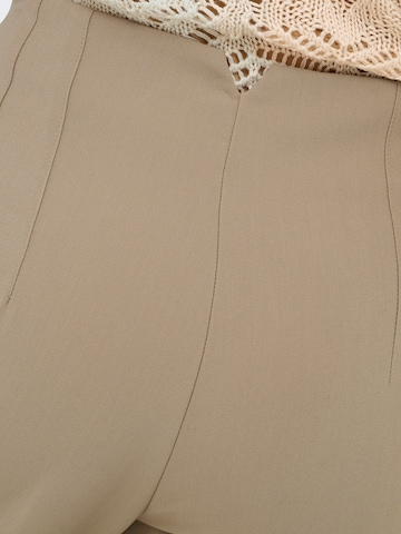 Regular Pantalon à plis 'ONLRaven' ONLY en marron