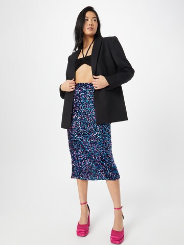 Gonna 'Kam' di PIECES in nero