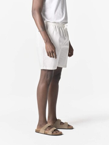 KOROSHI Normalny krój Spodnie w kolorze biały