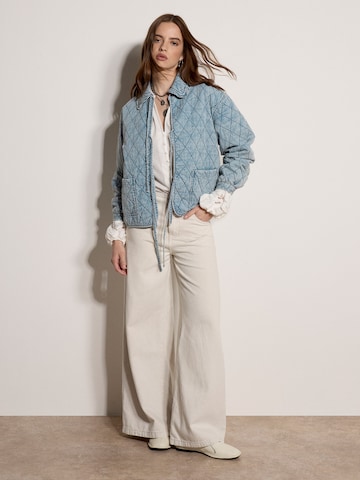 Veste bavaroise ' ' Apricot en bleu