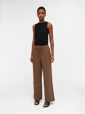 Wide leg Pantaloni con pieghe 'Lisa' di OBJECT in marrone