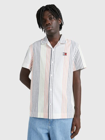 Tommy Jeans Regular fit Button Up Shirt in White: front