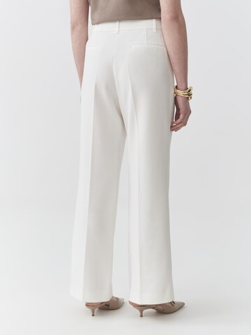 TATUUM - Loosefit Pantalón de pinzas 'Zariana 3' en blanco