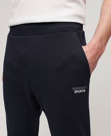 Coupe slim Pantalon de sport Superdry en bleu