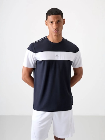 Tommy Life Functioneel shirt in Blauw: voorkant