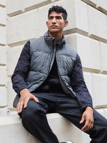 Next - Chaleco en gris