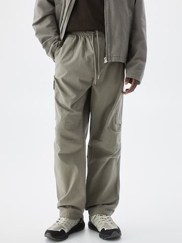 Pull&Bear Loose fit Cargo trousers in Green: front