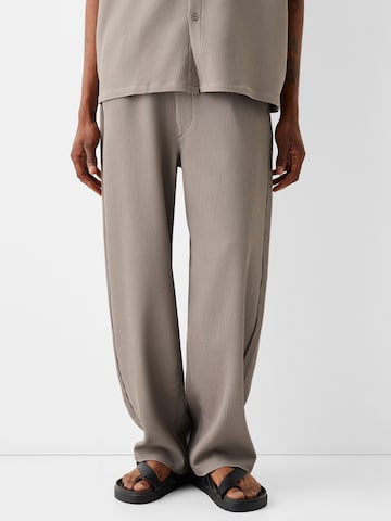 Bershka Wide leg Trousers in Grey: front