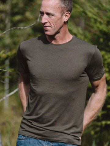 Life-Tree Shirt 'Ecovero Basic Fern Green' in Grün